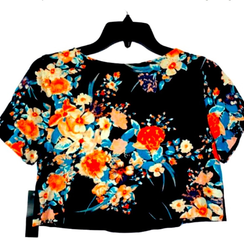 Floral 🌸BNCU Crop Top barely worn